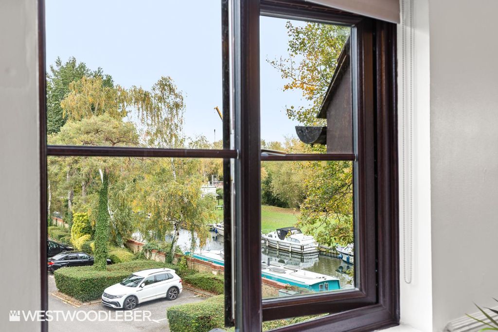 Property photo 2 of 13 Rivermeads_2.Jpg