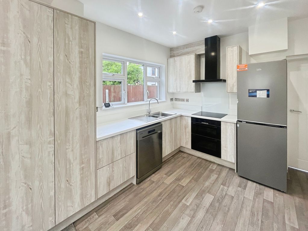 Property photo 3 of 14 Kitchen