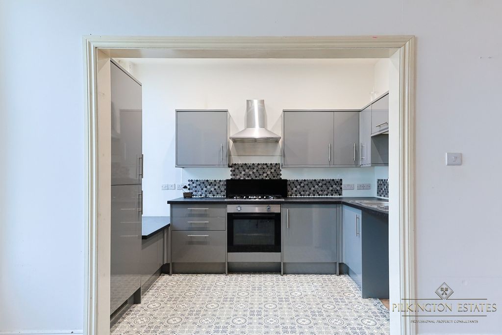 Property photo 3 of 10 4665056