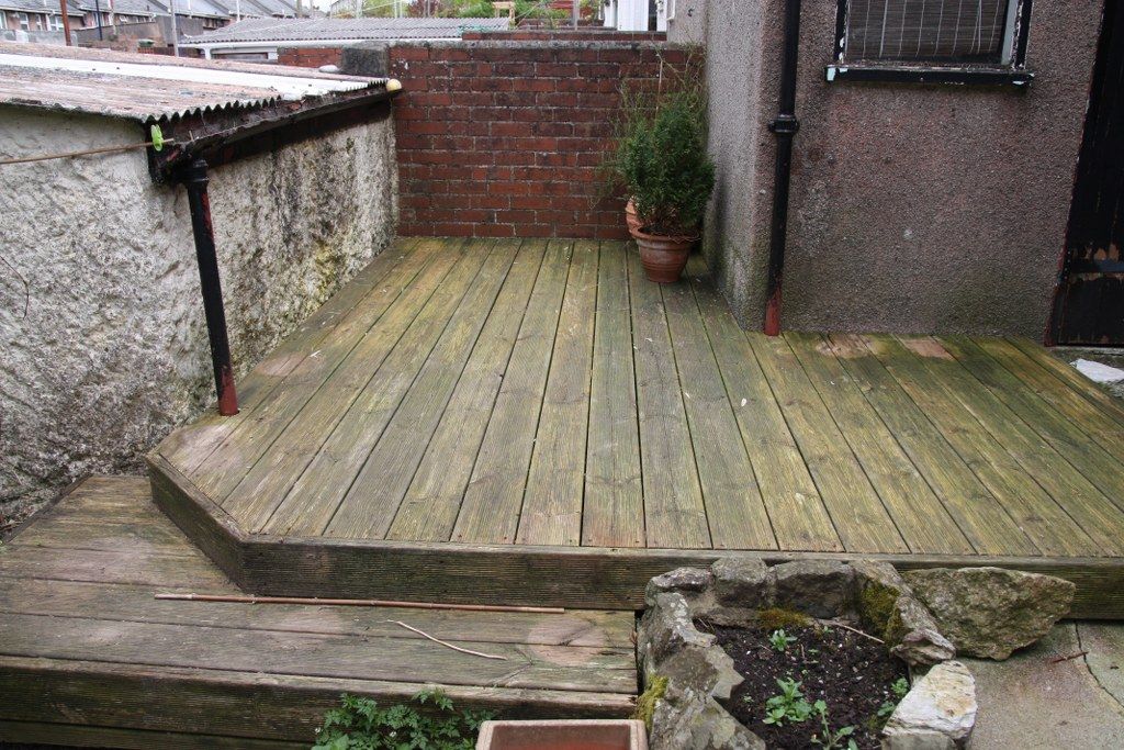 Property photo 2 of 11 Decking