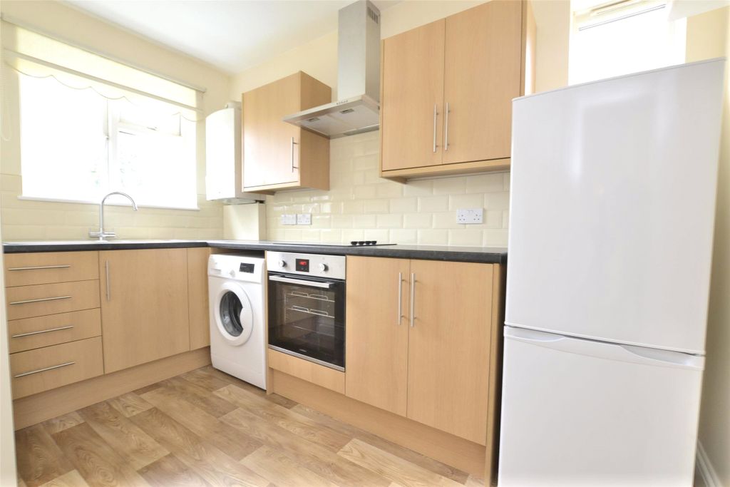 Property photo 3 of 7 Kitchen