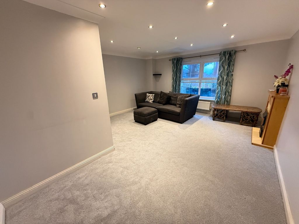 Property photo 2 of 12 4746724