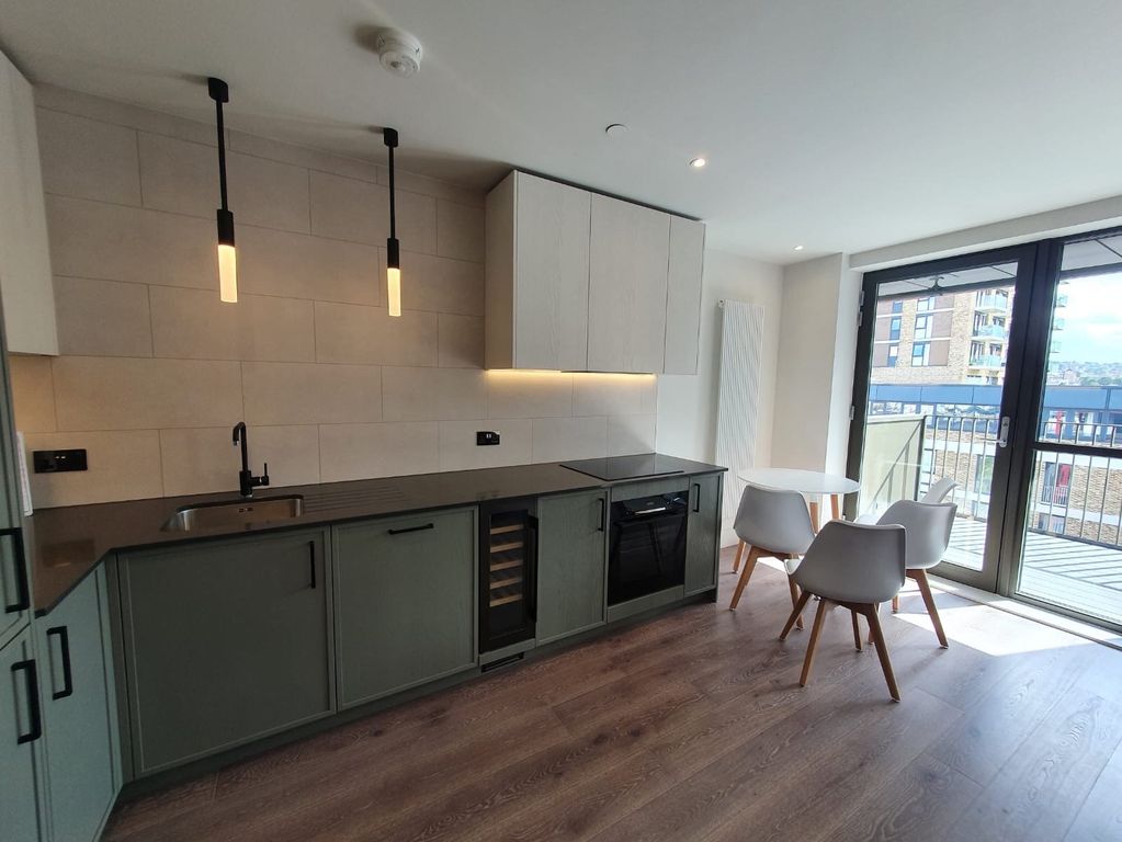 Property photo 2 of 11 Kitchen