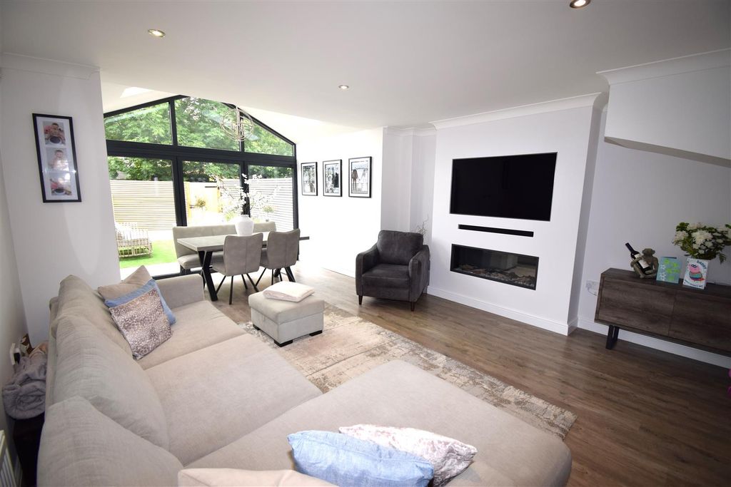 Property photo 3 of 22 Cottage Court 6.Jpg
