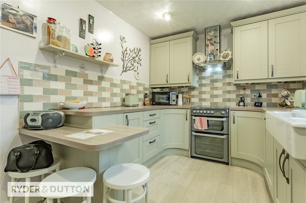 Property photo 3 of 27 Kitchen