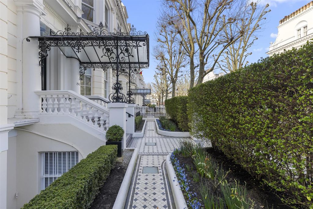 Property photo 2 of 8