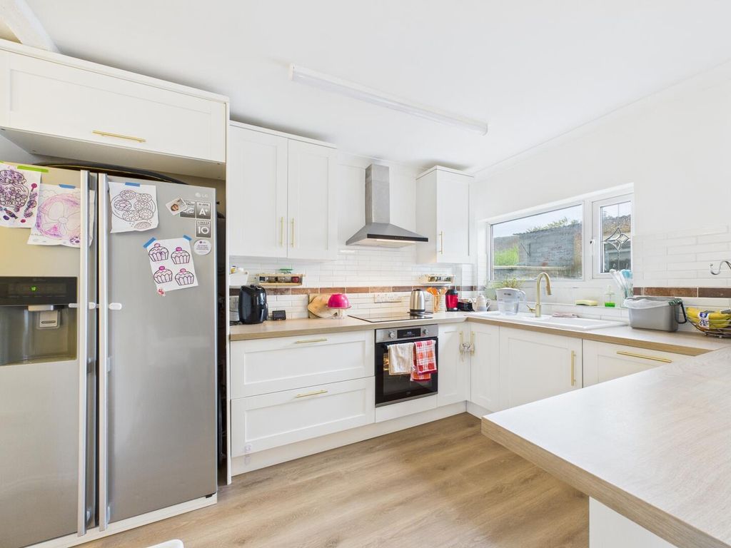 Property photo 2 of 17 Cam02295G0-Pr0352-Still013.Jpg