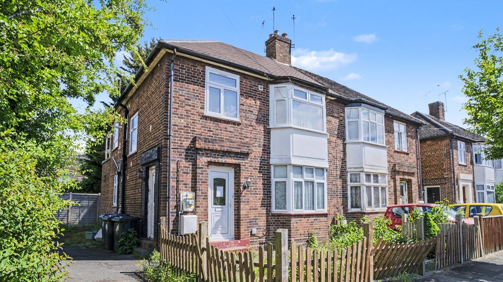 Property photo 1 of 13 36 Wordsworth Avenue, Greenford, Ub6 9Ab