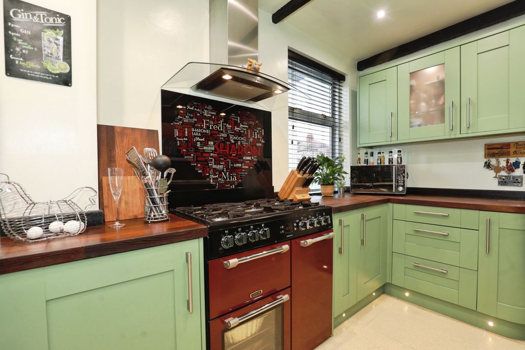 Property photo 3 of 31