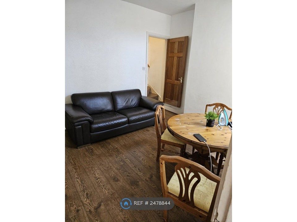 Property photo 1 of 9 Living Room