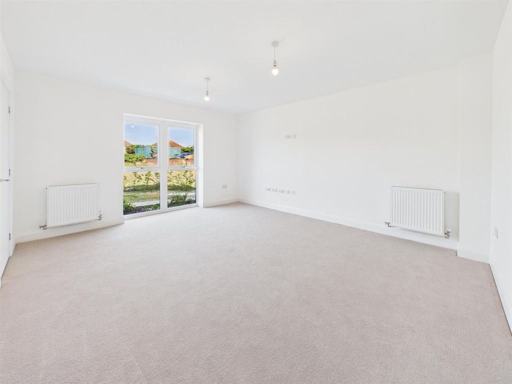 Property photo 3 of 24