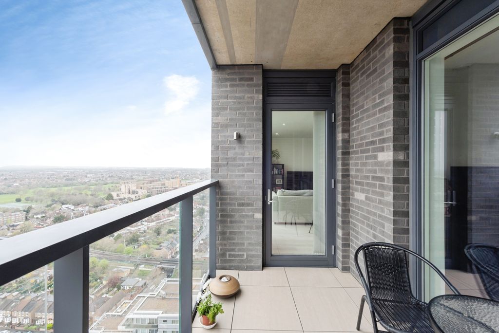 Property photo 3 of 20 Barratt15Of25