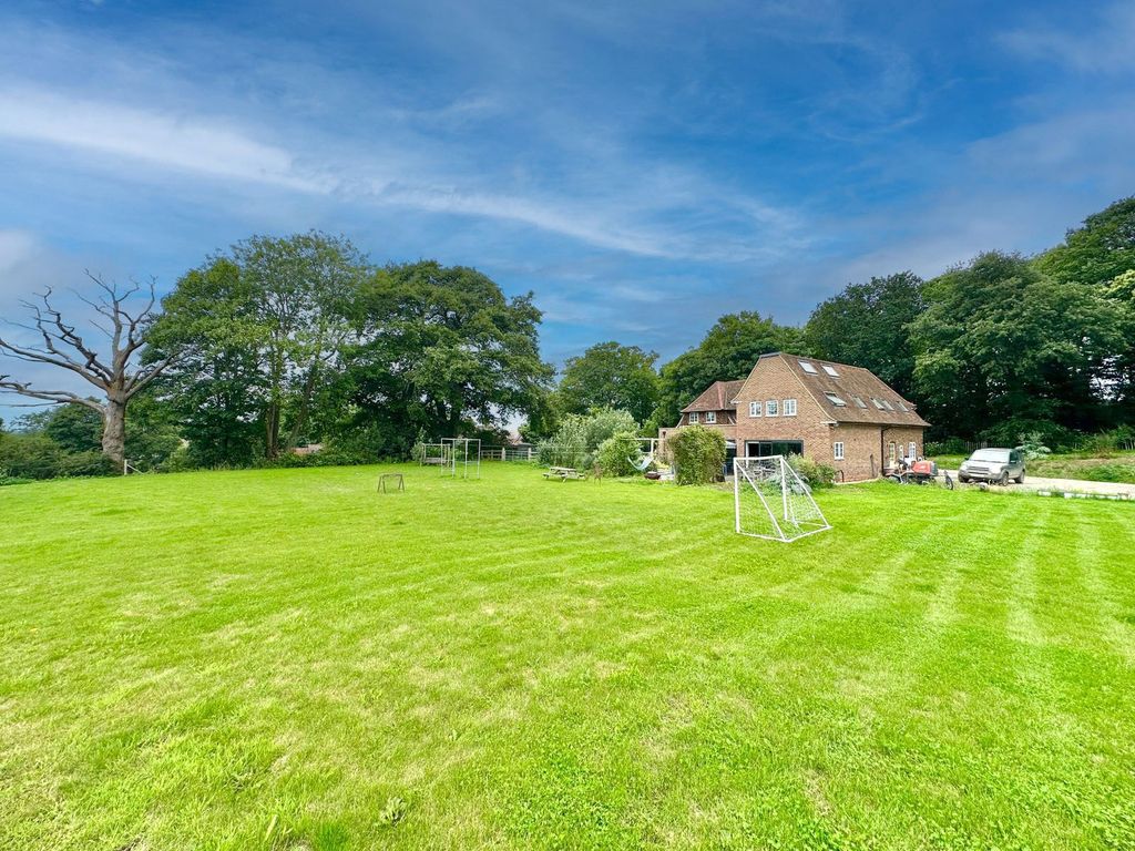 Property photo 2 of 18 Picture No. 24