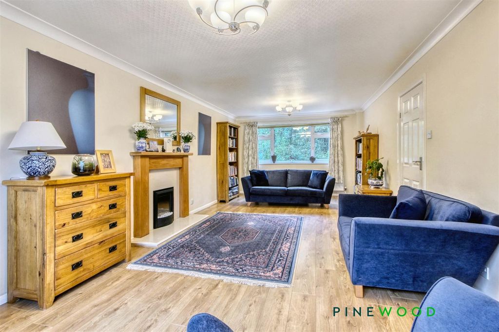 Property photo 3 of 38 Lounge