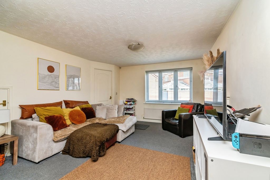 Property photo 2 of 16 Pbox-Img.Jpg