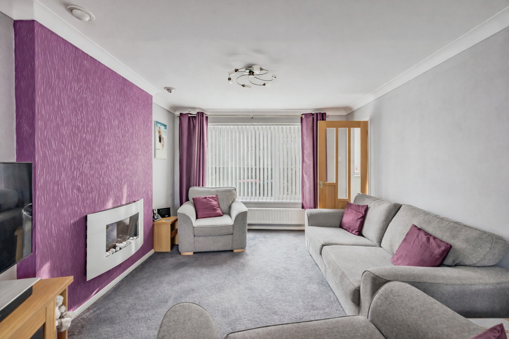 Property photo 3 of 14 Lounge / Dining Room