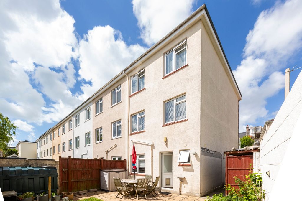 Property photo 1 of 35