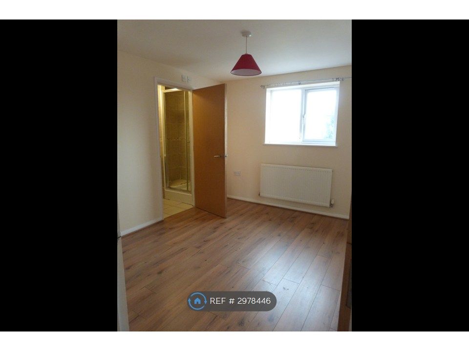 Property photo 1 of 10 Bedroom 1 With Ensuite