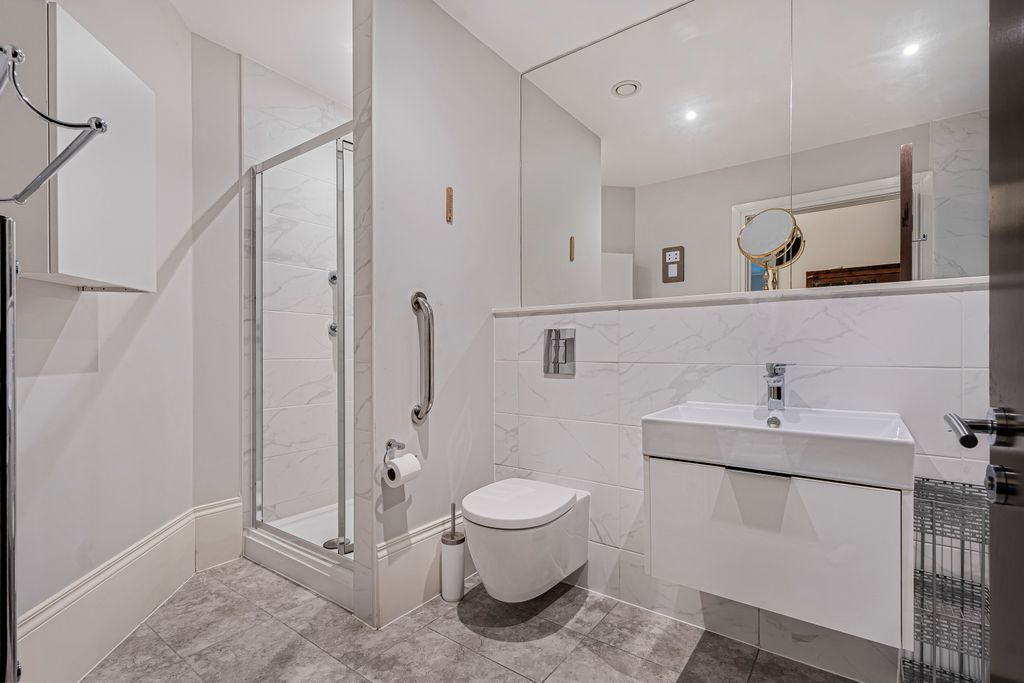 Additional image 13 of 2 bed flat for saleFarnham Road, Liss, Hampshire GU33