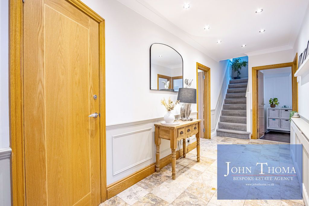 Property photo 3 of 27 Photo 2