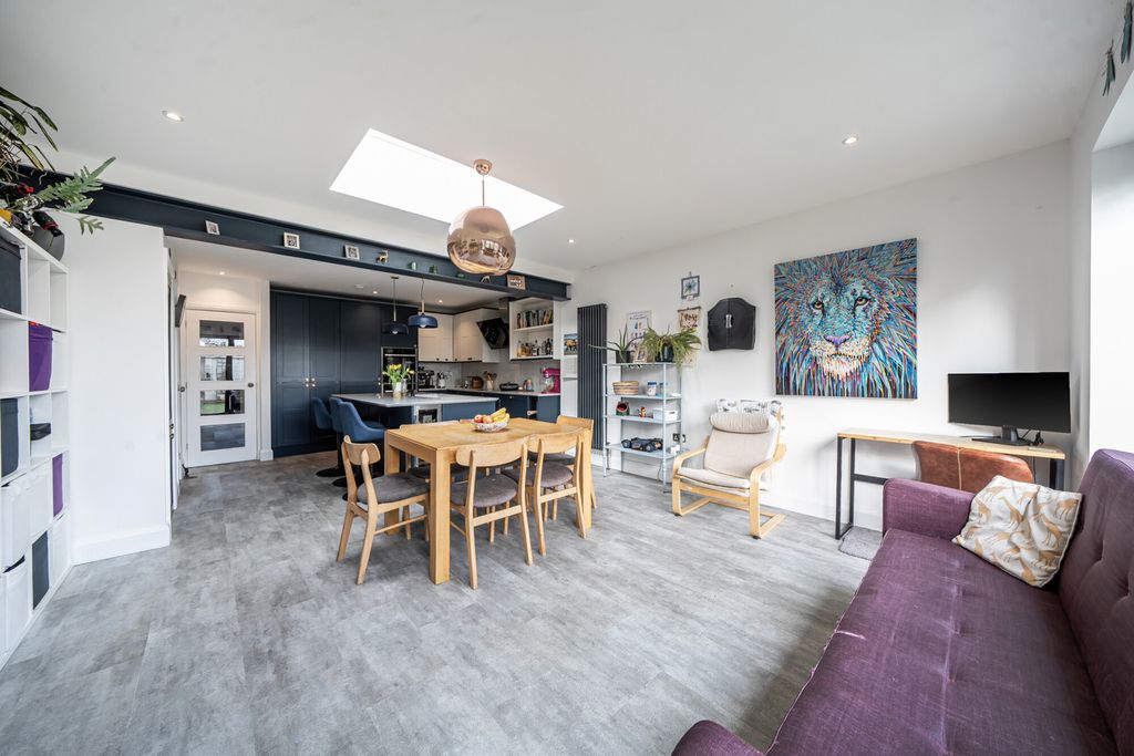 Property photo 3 of 20 Kitchen