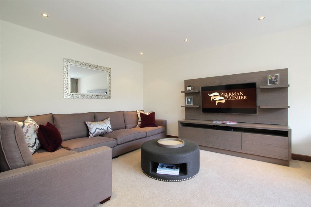 Property photo 2 of 11 Reception