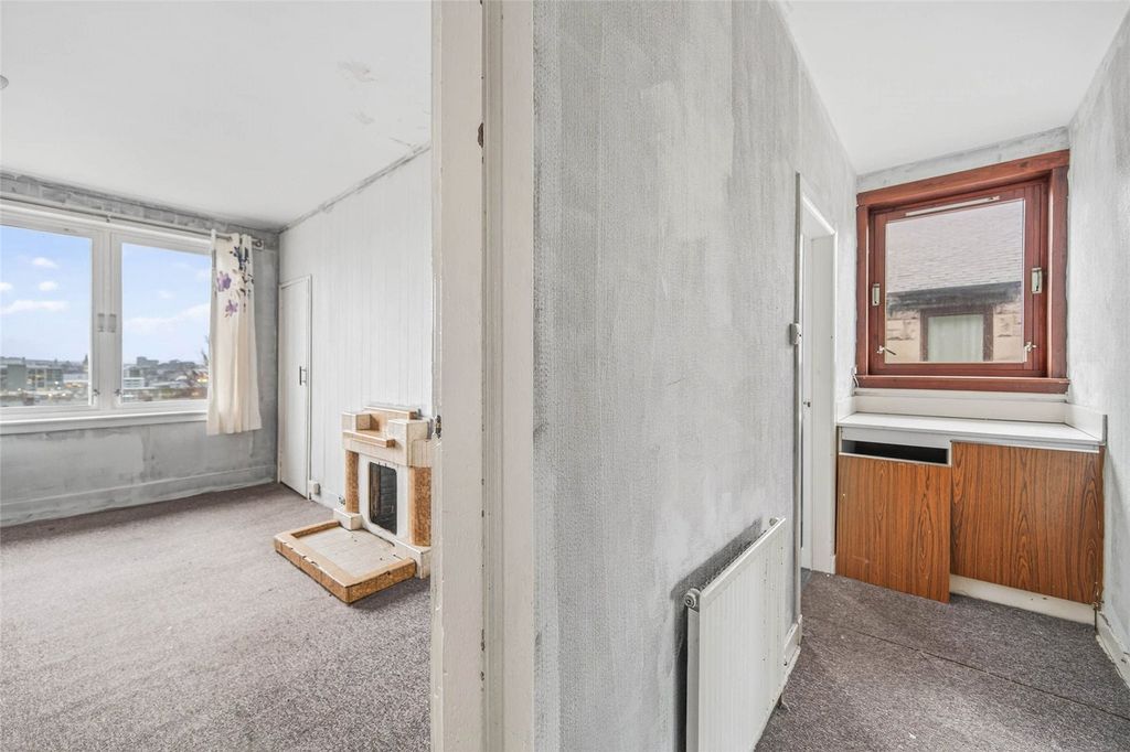 Property photo 2 of 14 Oscar Road 02