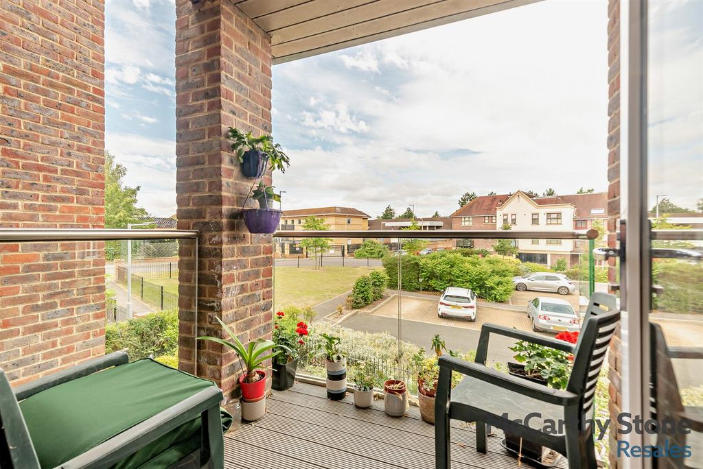 Property photo 1 of 15 8654731-Interior09-800.Jpg