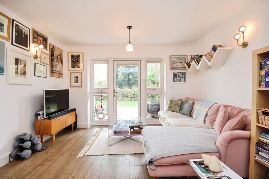 Property photo 3 of 16