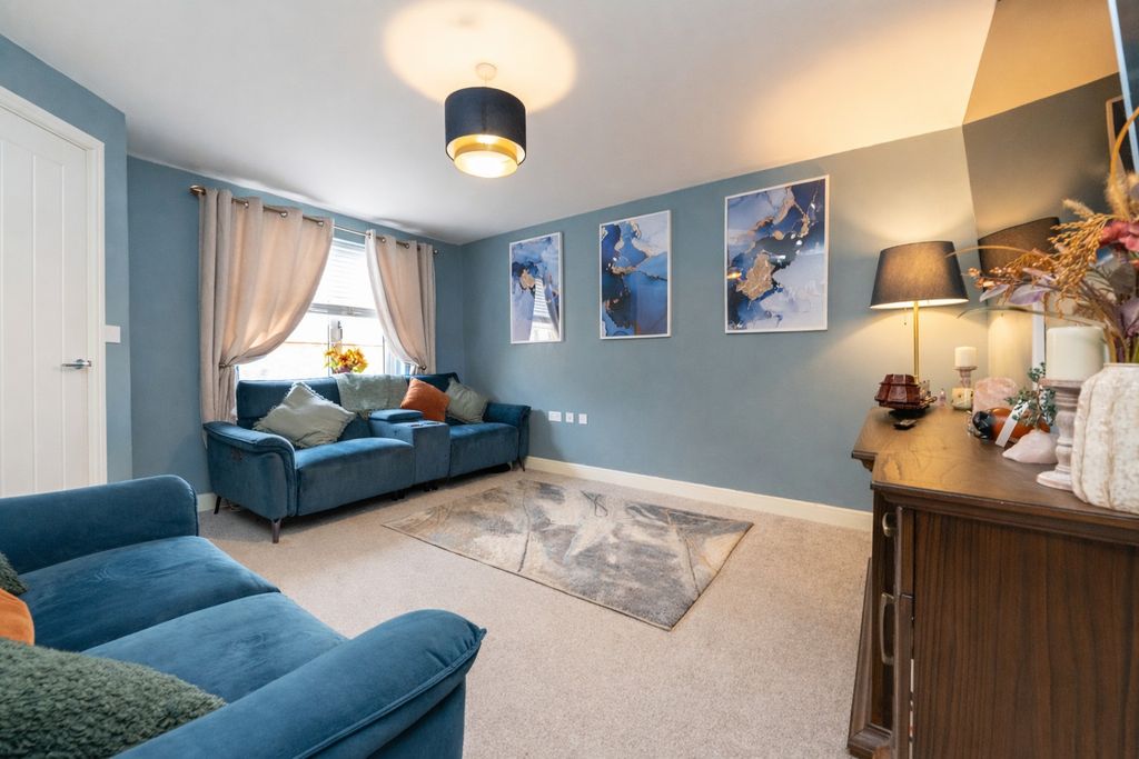 Property photo 2 of 17 4791926