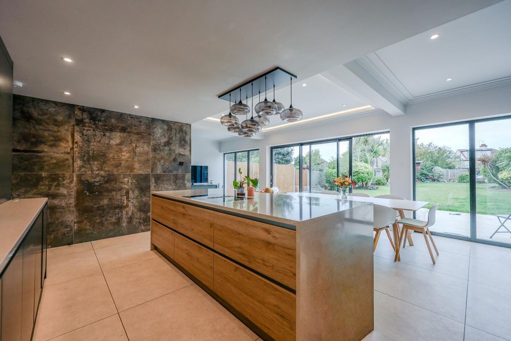 Property photo 2 of 26