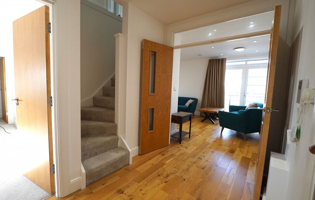 Property photo 2 of 15 Gallery