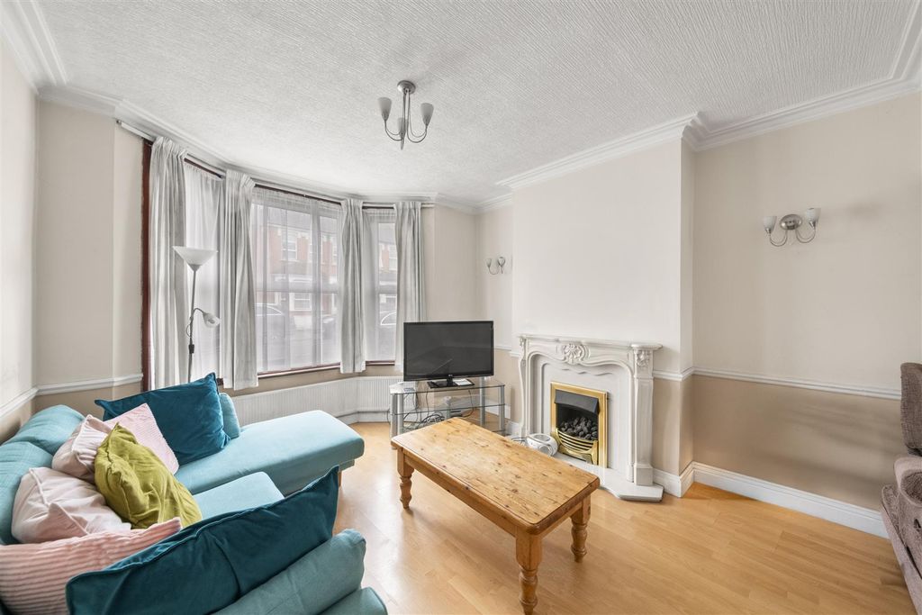 Property photo 3 of 12