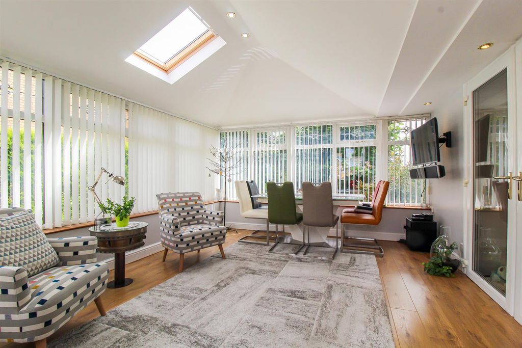 Property photo 3 of 12 Conservatory