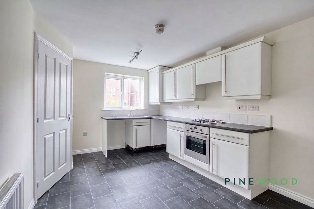 Property photo 3 of 19 Kitchen / Diner