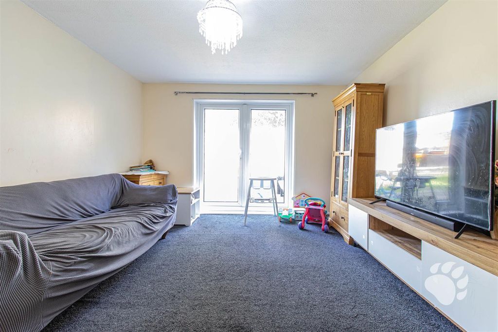 Property photo 3 of 17 Living Room