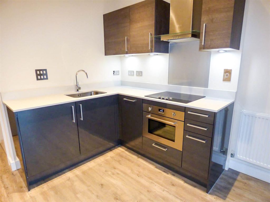 Property photo 2 of 8 Kitchen