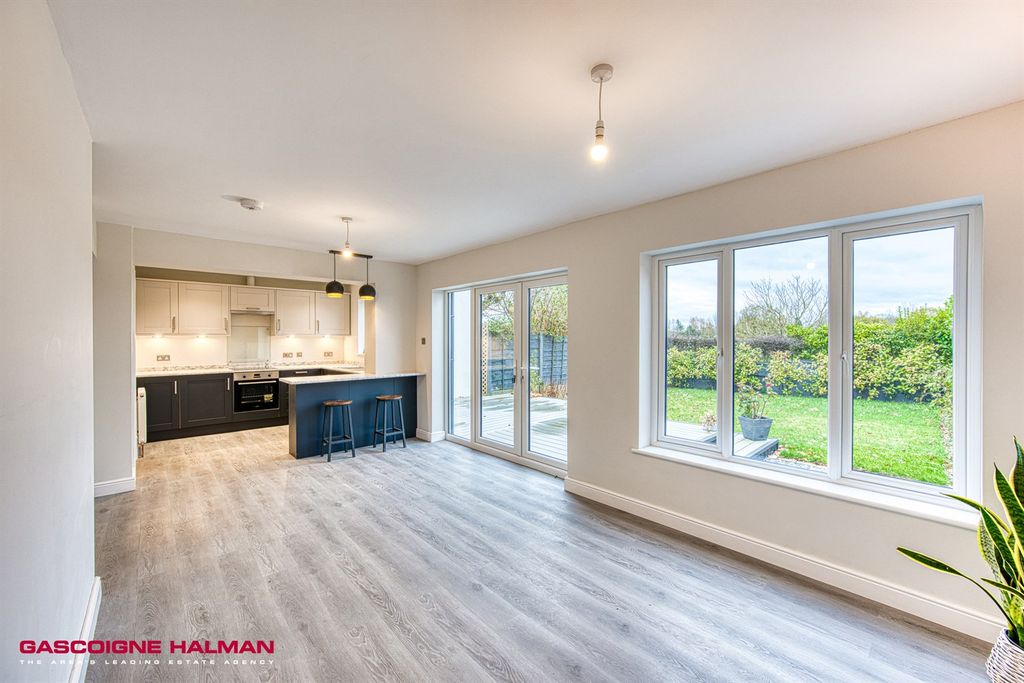 Property photo 3 of 18 Sitting Room/Dining Room