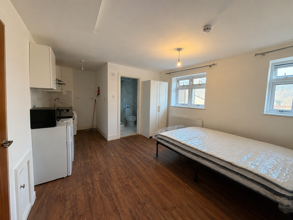 Property photo 1 of 3 Studio