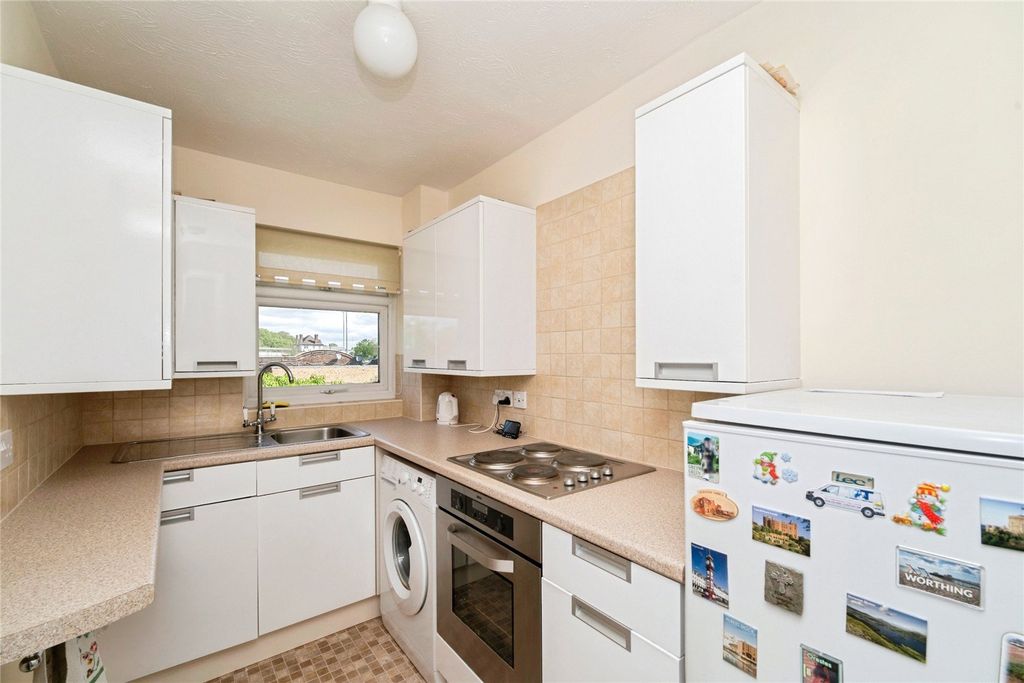 Property photo 3 of 9 Kitchen