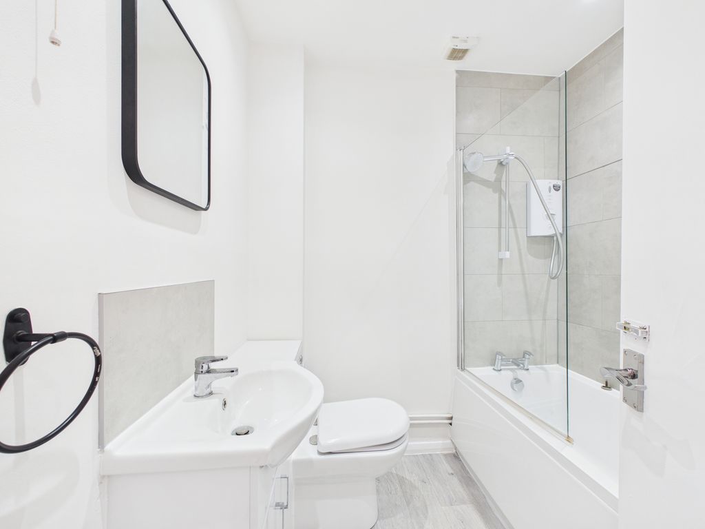 Property photo 3 of 6 Cam04018G0-Pr0494-Still003