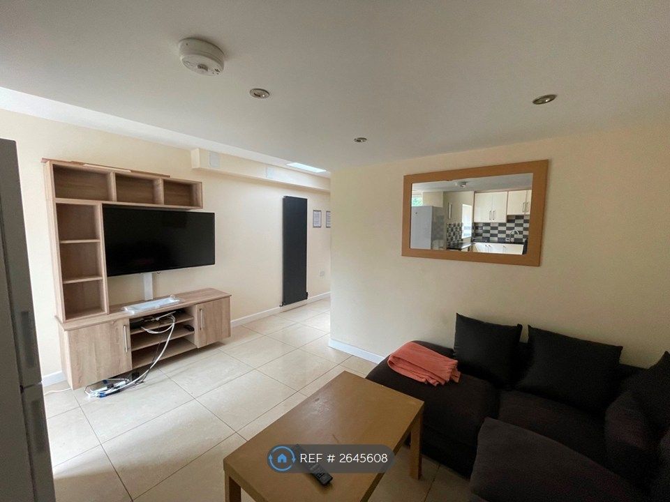 Property photo 2 of 12 Open-Plan Lounge/Kitchen