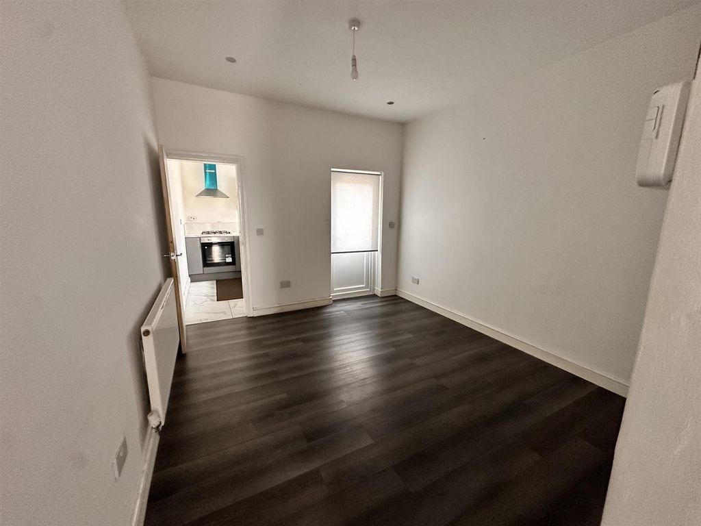 Property photo 2 of 7 Reception 2