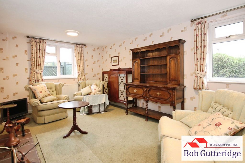 Property photo 3 of 30 Lounge