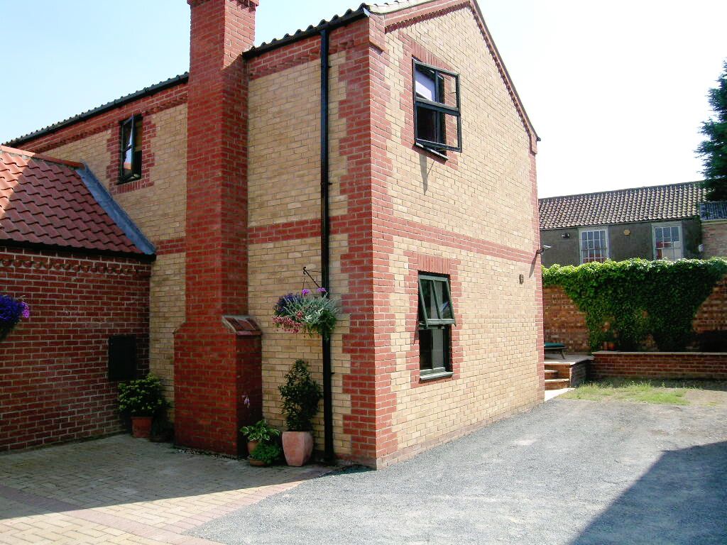 Property photo 1 of 9