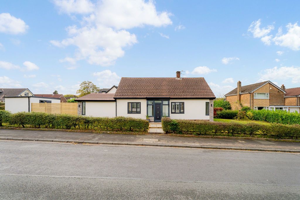 Property photo 2 of 41 Photograph 4