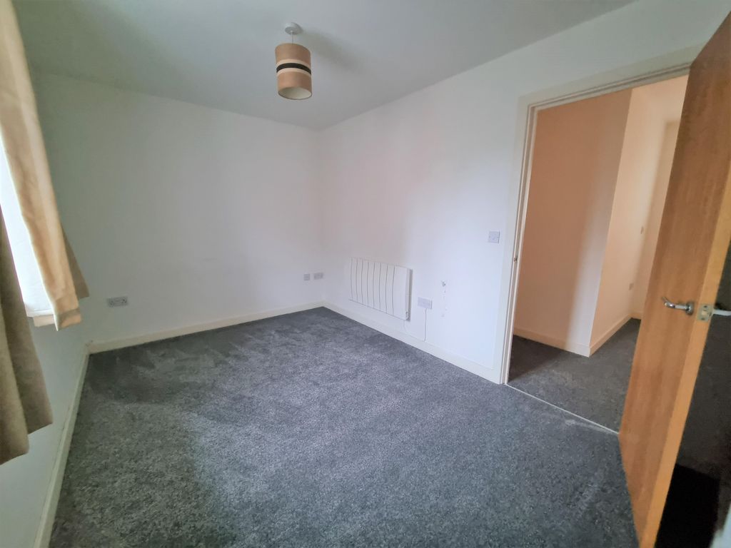 Property photo 3 of 6 Bedroom 1