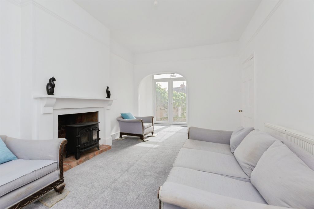Property photo 3 of 17