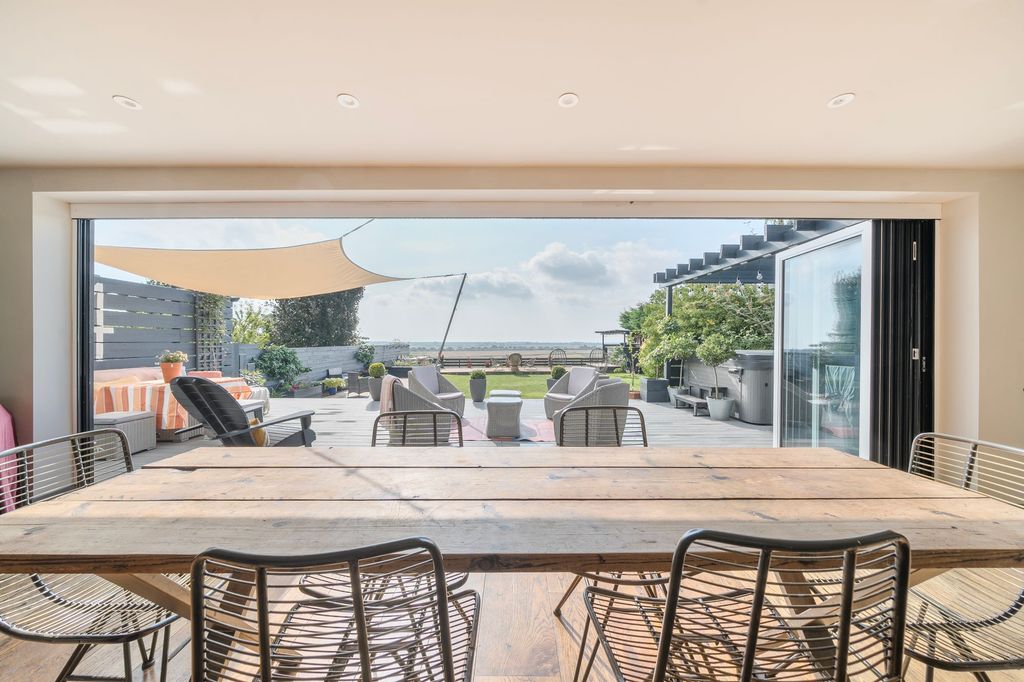 Property photo 2 of 26