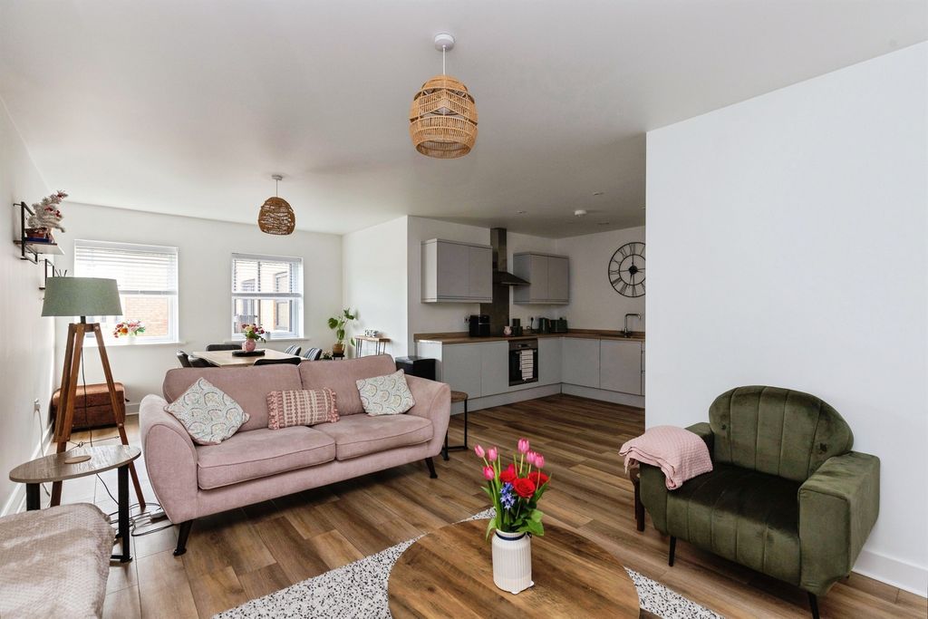 Property photo 2 of 17